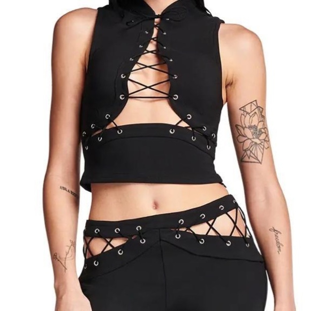 I AM GIA imogen black lace up crop top